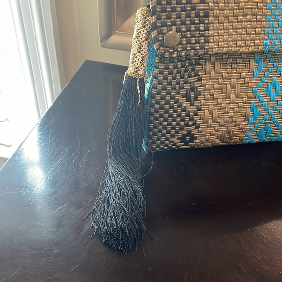 Woven clutch - Picture 3 of 9